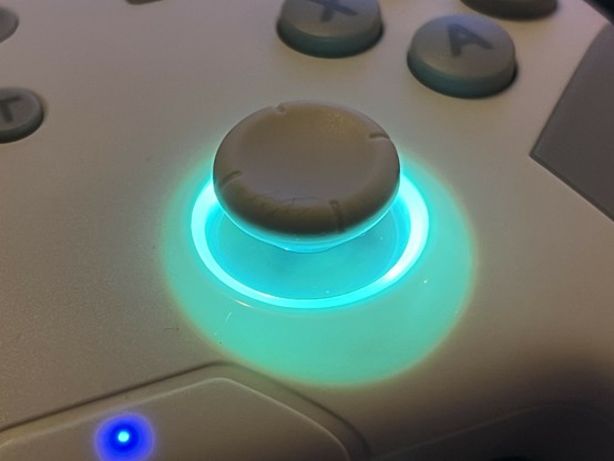 A thumb stick showing the backlighting around it. It’s lit up quite nicely but the light also bleeds through the top shell of the controller which looks a bit naff. There’s clearly a little light pipe ring insert around the stick that’s supposed to be the only bit that lights to.