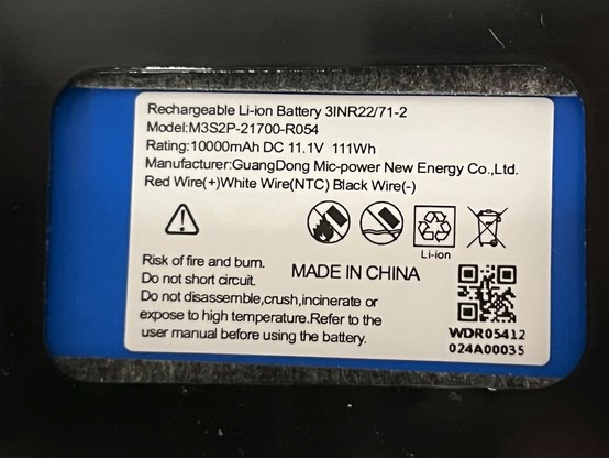 Label of a blue rechargeable Li-ion battery with model M3S2P-21700-R054, 10000mAh, 11.1V, 111Wh. Manufacturer: Guangdong Mic-Power New Energy Co., Ltd.