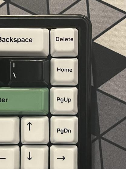 A closeup of the Delete, Home, PgUp and PgDn keys on the Cerakey Nada 64 keyboard. The legends have various font sizes and weights to fit them onto the caps.