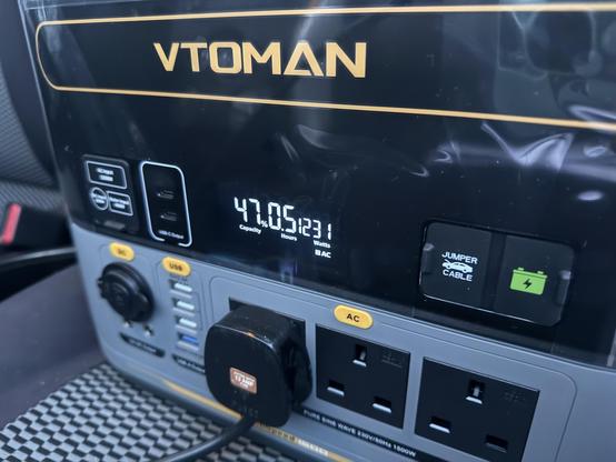 The portable battery showing a draw of 1231 watts and a remaining capacity of 47% or .5 hours.