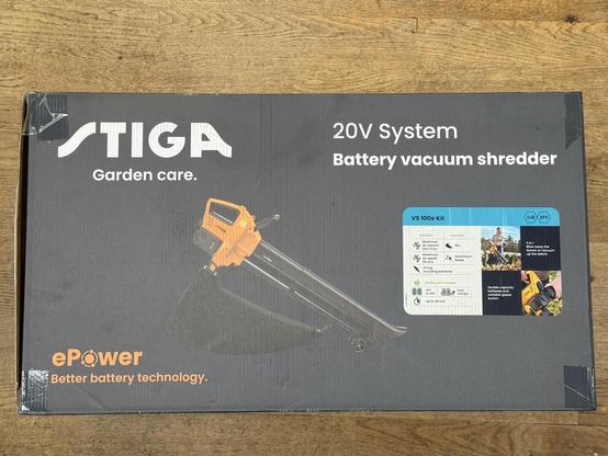 The box for the STIGA battery vacuum shredder, it looks compact but it was pretty big!